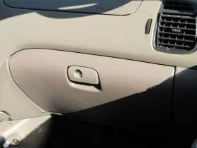 Toyota 260.to1s05 Sequoia 2005 Glove Box 1033517
