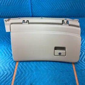 553030-7010b1 Toyota 5530307010b1 05-10 Avalon Front Glove Box Assembly Oem Used Fa02 Ivory