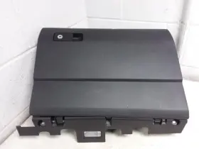 260.vw1318 Volkswagen Atlas 2018 Glove Box 928779