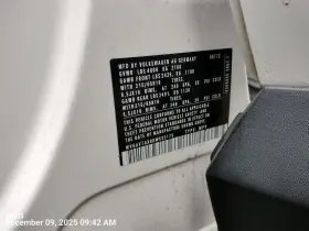 260.vw1t12 Volkswagen Tiguan 2012 Glove Box 9988008