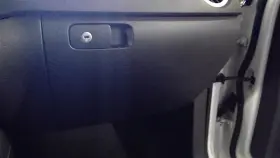 260.vw1t16 Volkswagen Tiguan 2016 Glove Box