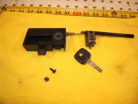D4578 Volvo D4578/2 2/2 1989 760 Wagon Front Dash Glove Box Oem 1 Locks / Handle And Working Key